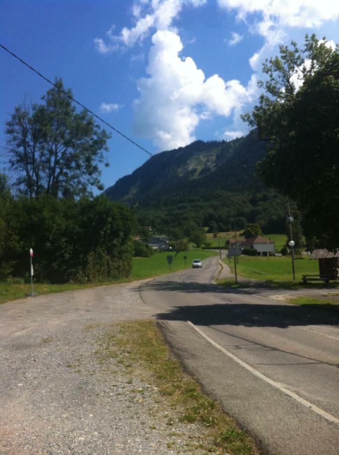 Bed and Breakfast Chez Julie Thollon-les-Memises Exterior foto